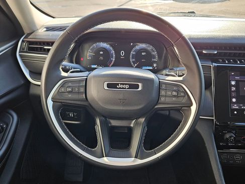 Used 2024 Jeep Grand Cherokee Laredo image 16