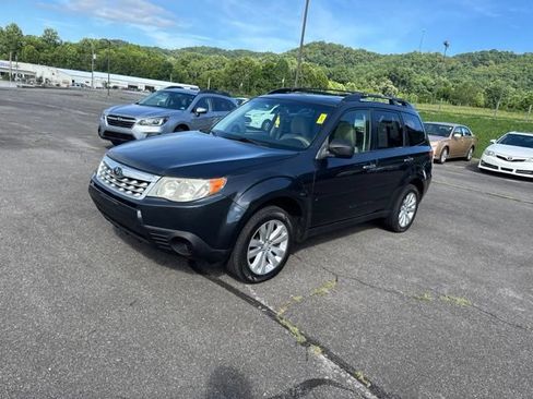 Used 2013 Subaru Forester 2.5X Premium w/ All-Weather Pkg AWD/4WD image 4