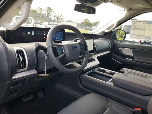New 2025 Ford Expedition Active RWD image 8