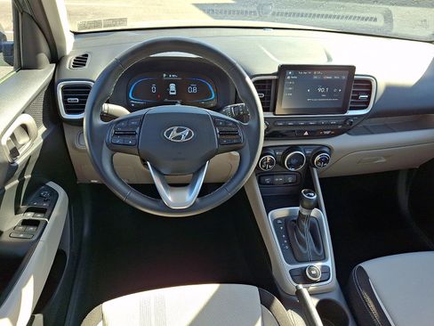 Certified 2025 Hyundai Venue SEL FWD image 11