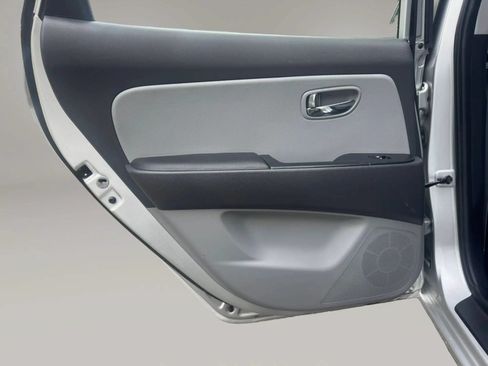 Used 2010 Hyundai Elantra GLS FWD image 9
