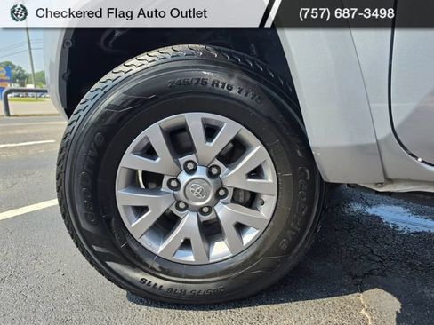 Used 2018 Toyota Tacoma SR5 RWD image 9