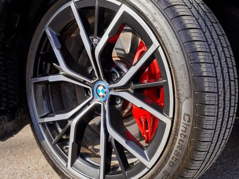 Used 2023 BMW 530e xDrive w/ Premium Package AWD/4WD image 4