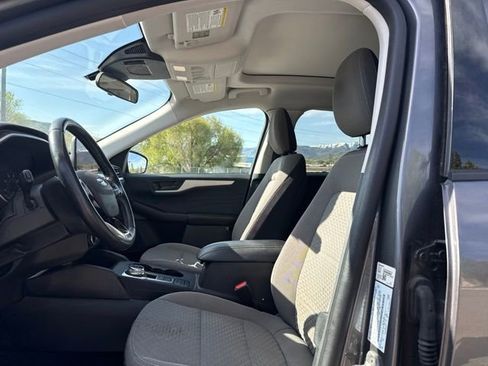 Used 2022 Ford Escape SE w/ SE Sport Appearance Package AWD/4WD image 17