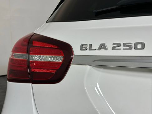 Used 2020 Mercedes-Benz GLA 250 w/ Premium Package image 13