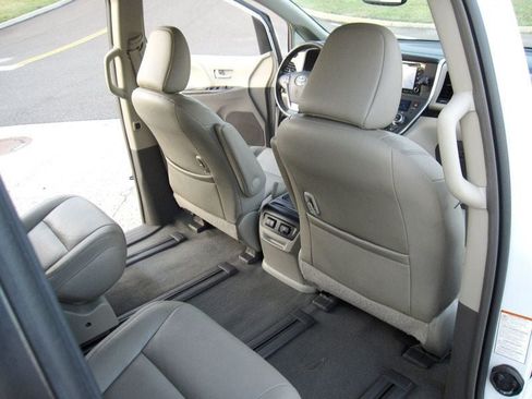 Used 2019 Toyota Sienna XLE w/ XLE Navigation Package AWD/4WD image 30
