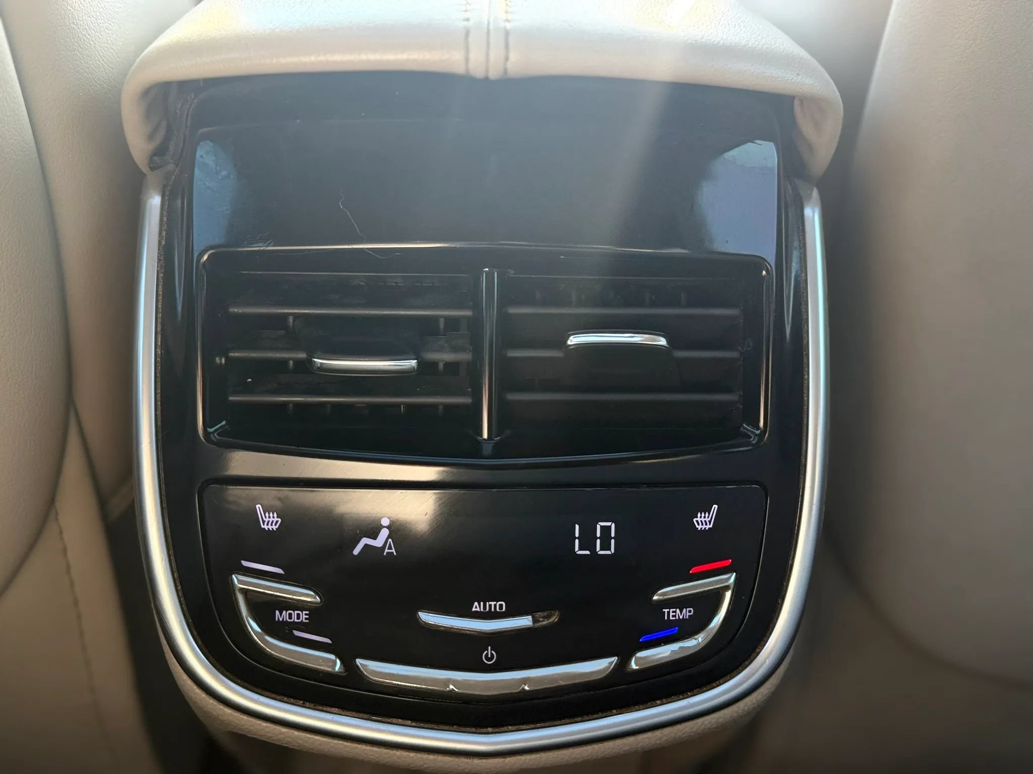 Used 2013 Cadillac XTS Premium FWD image 21