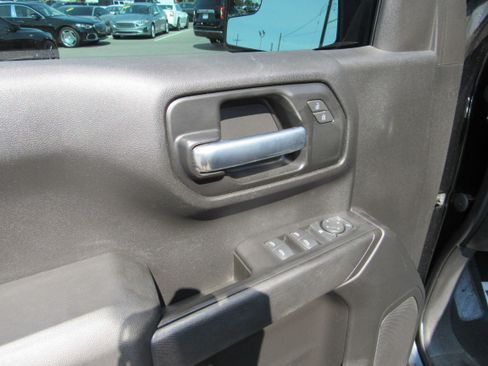 Used 2020 Chevrolet Silverado 1500 Custom w/ Custom Value Package AWD/4WD image 10