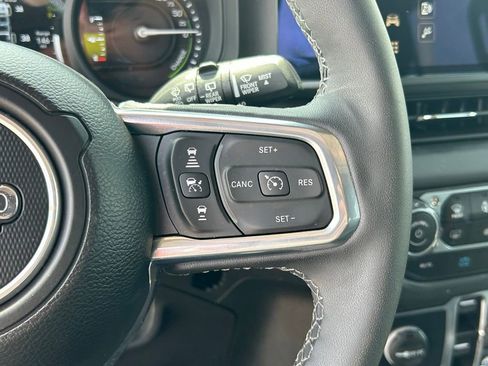 Used 2025 Jeep Wrangler Unlimited Sahara AWD/4WD image 24