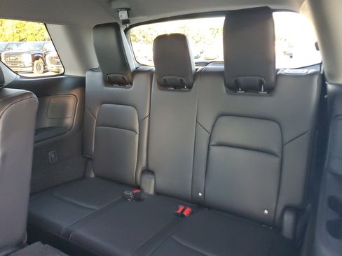 Used 2025 Nissan Pathfinder SL image 16