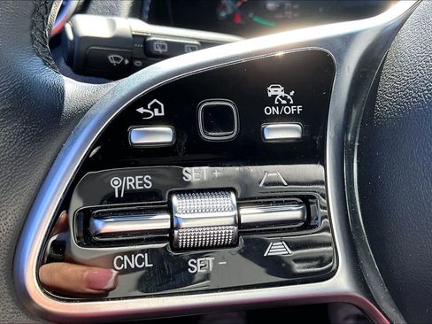 Used 2022 Mercedes-Benz EQB 350 4MATIC image 11