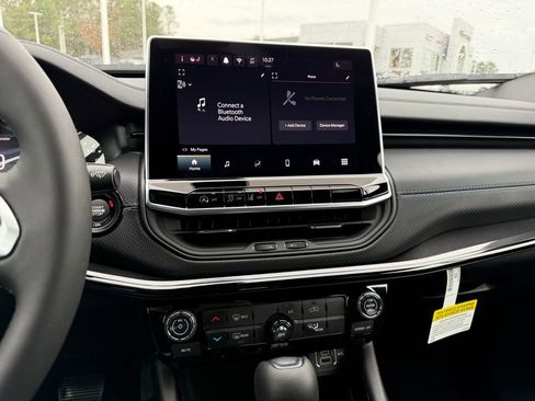 New 2026 Jeep Compass Latitude image 17