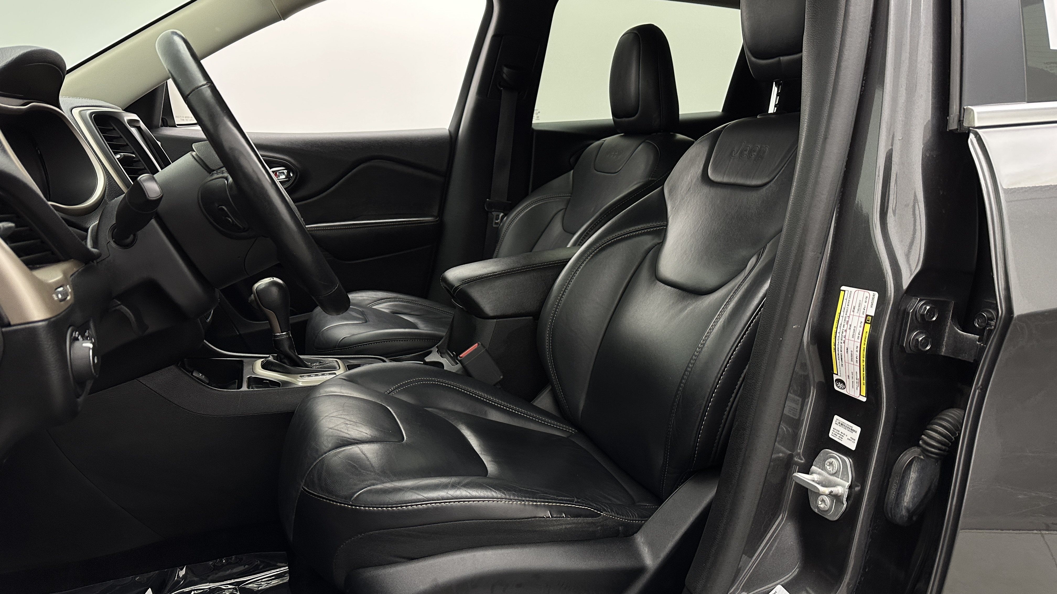 Used 2017 Jeep Cherokee Limited FWD image 16