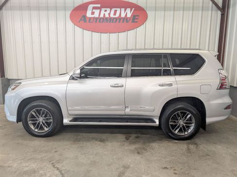 Used 2019 Lexus GX 460 Luxury AWD/4WD image 16