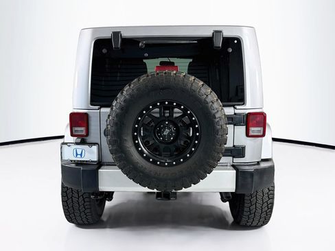 Used 2017 Jeep Wrangler Unlimited Sahara w/ Connectivity Group AWD/4WD image 6
