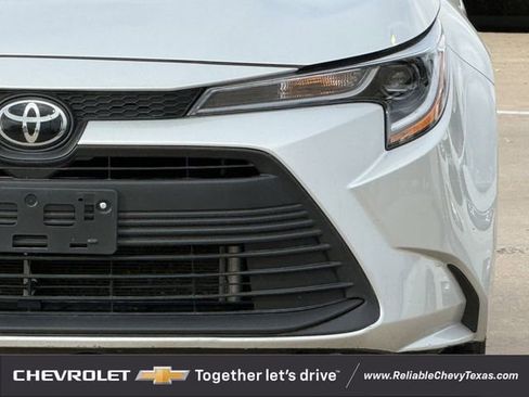 Used 2025 Toyota Corolla LE FWD image 4