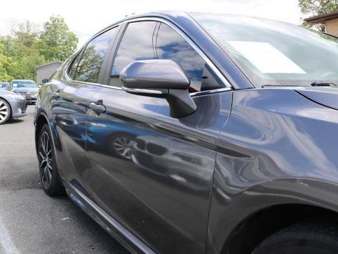 Used 2022 Toyota Camry SE FWD image 3