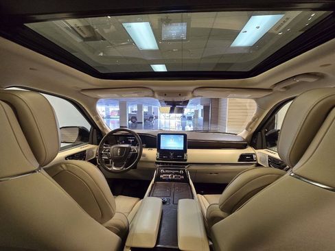 Used 2019 Lincoln Navigator Reserve AWD/4WD image 18