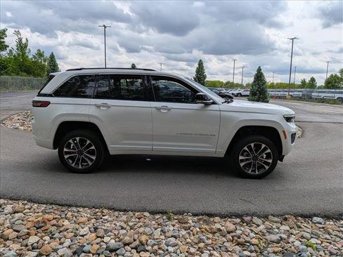 Used 2023 Jeep Grand Cherokee Overland w/ Luxury Tech Group IV AWD/4WD image 6