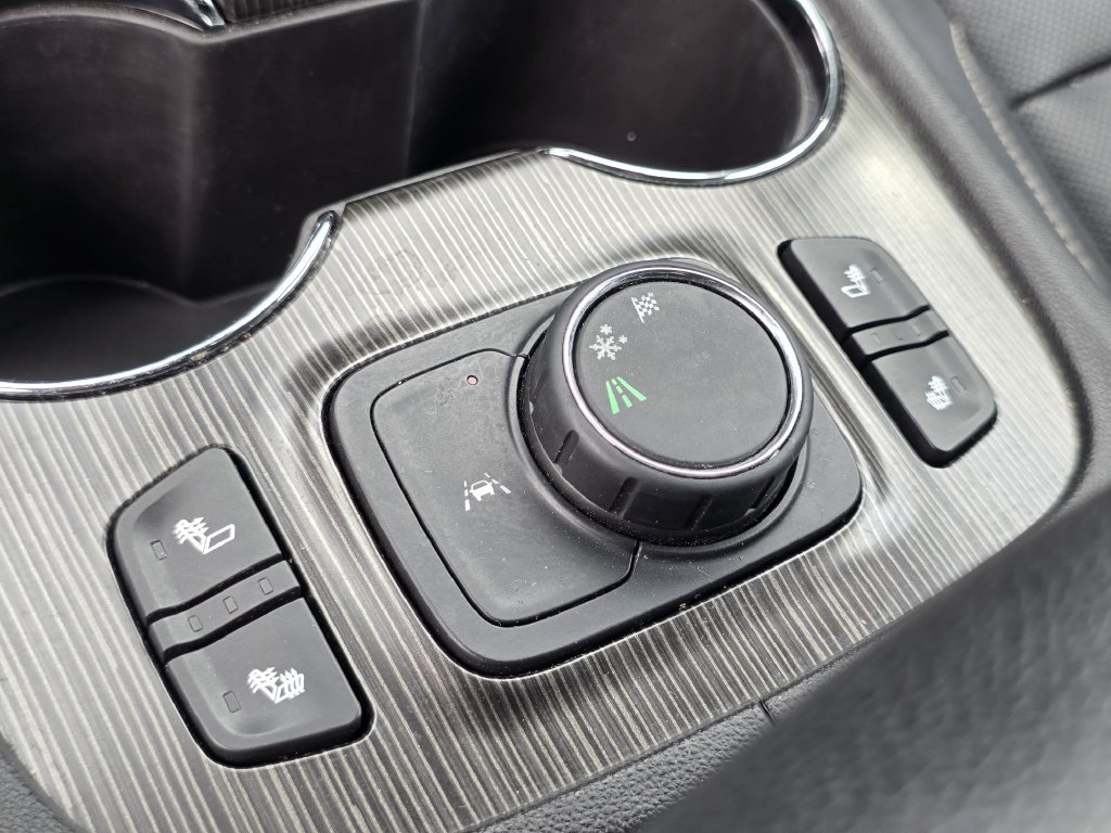 Used 2020 GMC Acadia SLT w/ Driver Alert Package II FWD image 26