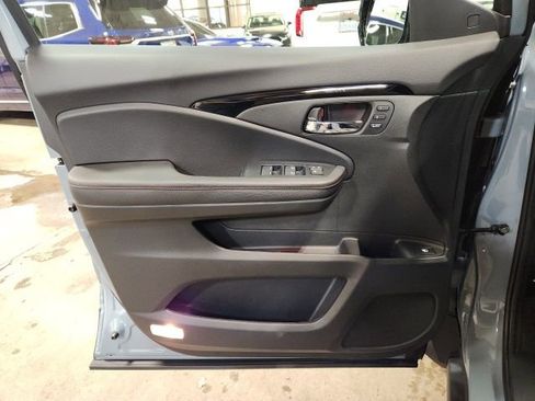 Certified 2025 Honda Ridgeline Black Edition image 22