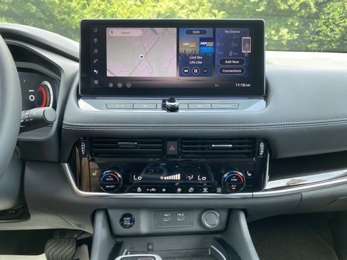 Used 2026 Nissan Rogue SL FWD image 24