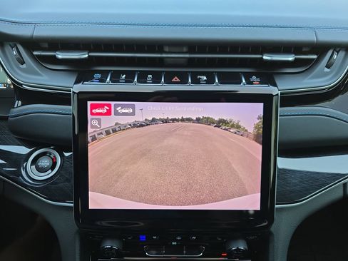 Used 2022 Jeep Grand Cherokee Trailhawk w/ Luxury Tech Group III AWD/4WD image 27