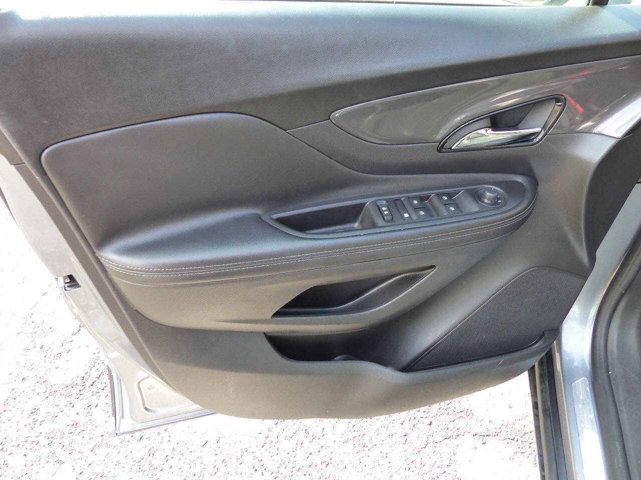 Used 2019 Buick Encore Preferred w/ Safety Package FWD image 18