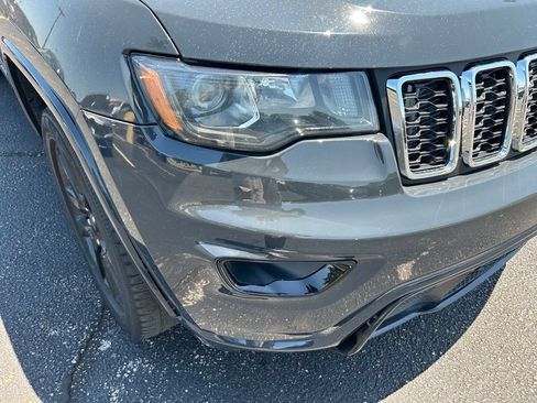 Used 2018 Jeep Grand Cherokee Altitude AWD/4WD image 3