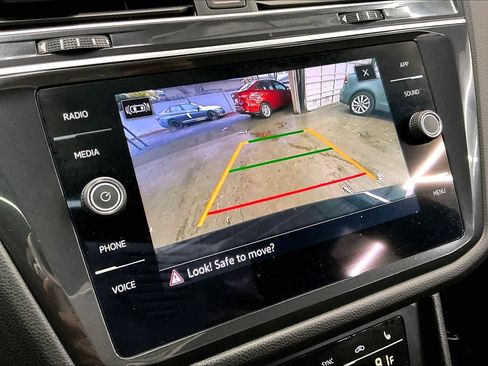 Used 2024 Volkswagen Tiguan SE R-Line image 24