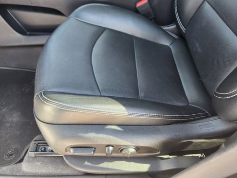 Used 2024 GMC Terrain SLT image 8