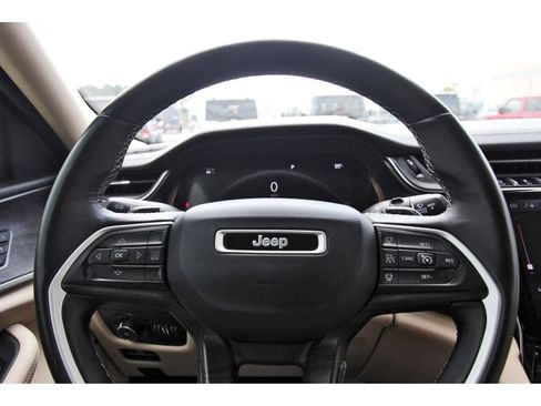Used 2022 Jeep Grand Cherokee Limited RWD image 16