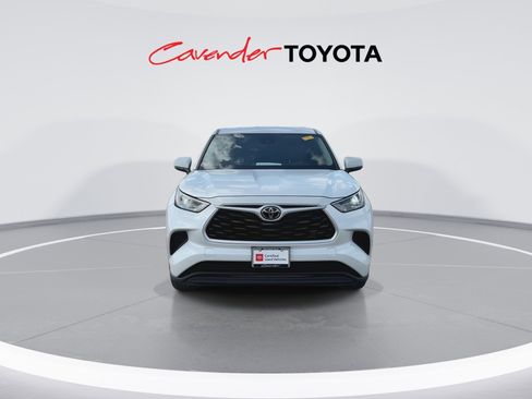Used 2023 Toyota Highlander L image 3