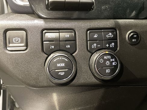 Used 2024 Chevrolet Silverado 3500 High Country w/ Technology Package AWD/4WD image 21