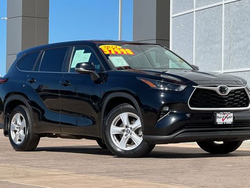 Certified 2024 Toyota Highlander LE image 2