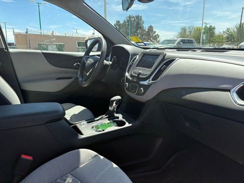 Used 2022 Chevrolet Equinox LS image 9