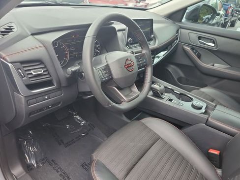 Certified 2025 Nissan Rogue SV AWD/4WD image 17