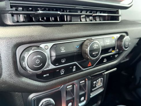 Used 2024 Jeep Wrangler Sport AWD/4WD image 19