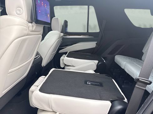 Used 2025 Cadillac Escalade Sport Platinum w/ LPO, ONYX Package AWD/4WD image 9