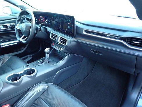 Used 2025 Ford Mustang GT Premium image 12