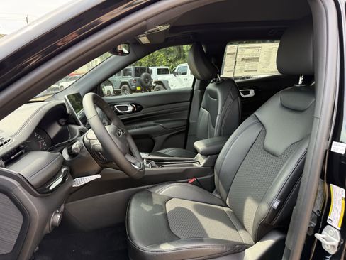 New 2025 Jeep Compass Latitude w/ Sun & Sound Group image 15