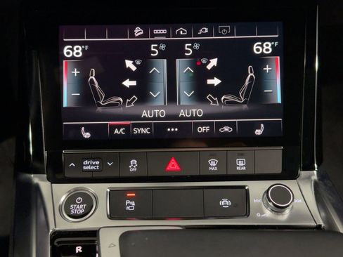 Used 2024 Audi Q8 e-tron Premium image 26