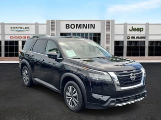 Used 2024 Nissan Pathfinder SL video 2