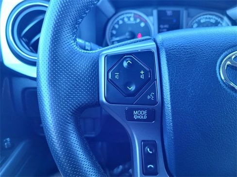 Used 2020 Toyota Tacoma V6 image 24