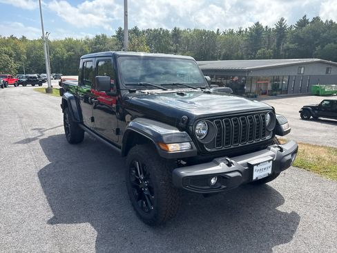 New 2025 Jeep Gladiator Sport image 3