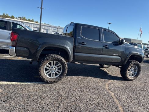 Used 2022 Toyota Tacoma SR image 8