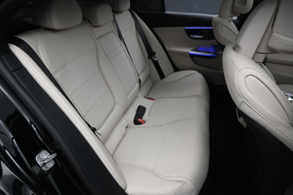 Used 2025 Mercedes-Benz C 300 4MATIC Sedan w/ Exclusive Trim Package image 33
