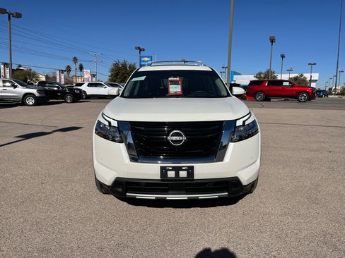 Used 2023 Nissan Pathfinder Platinum image 2