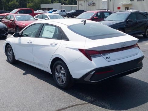 New 2026 Hyundai Elantra SE FWD image 7