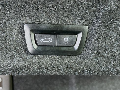 Used 2025 BMW 330i Sedan w/ Convenience Package image 32